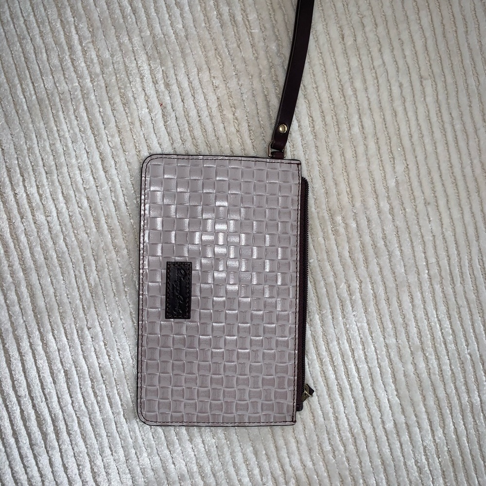 (Never Used) Dooney & bourke wristlet